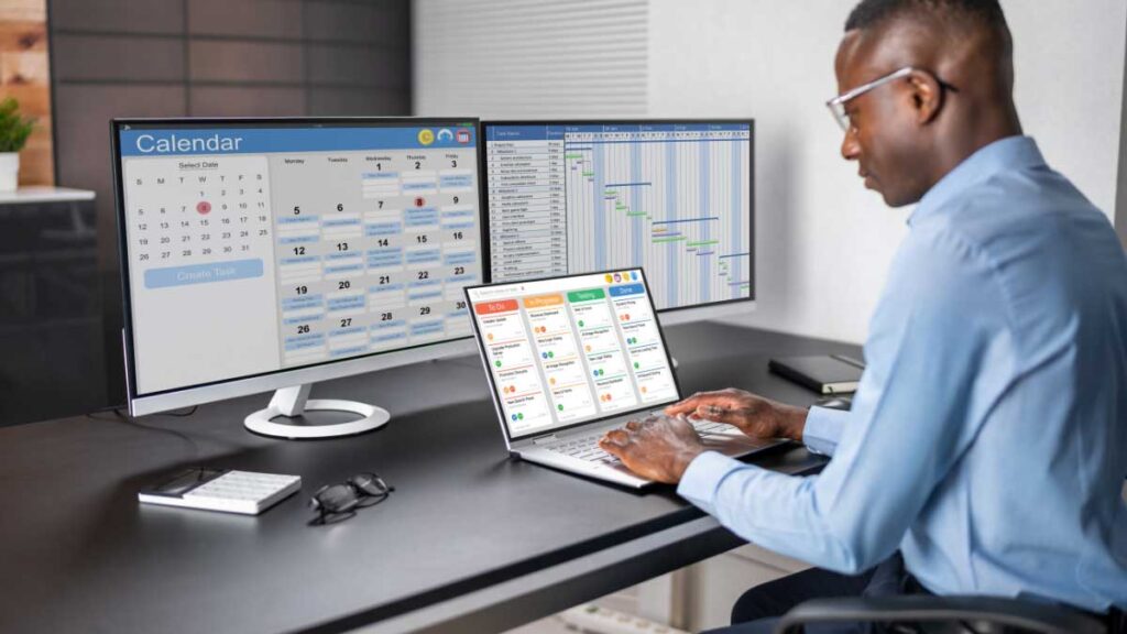 Tecnico edile utilizza il miglior software gestione cantieri su desktop